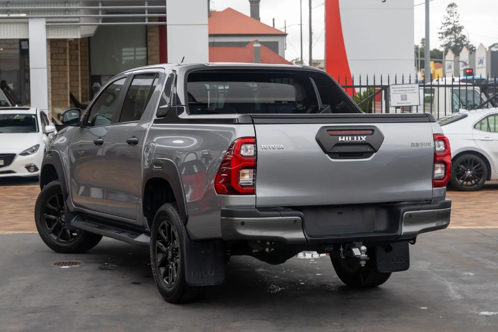 2021 Toyota Hilux Gallery Image 2