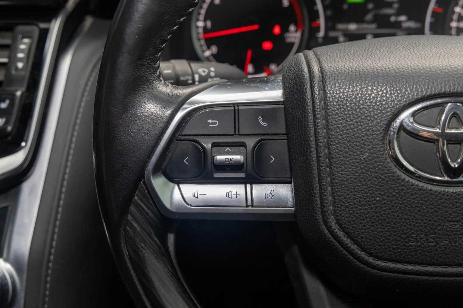 2022 Toyota Landcruiser Gallery Image 11
