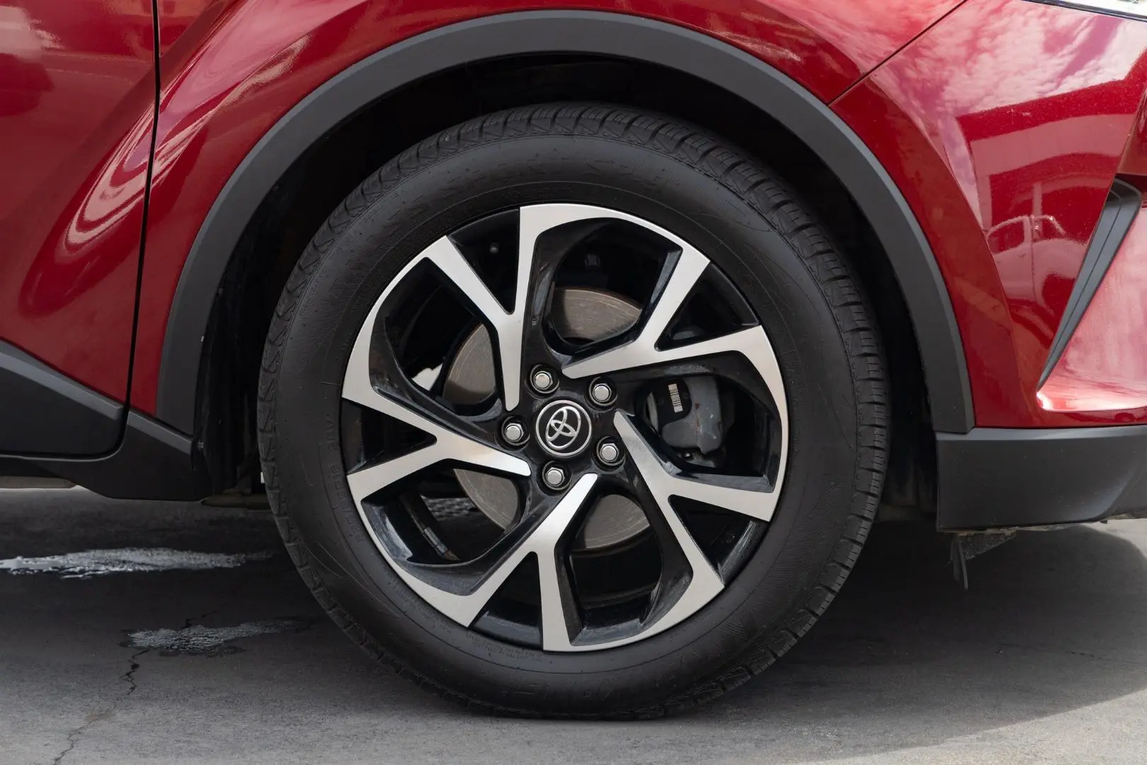 2018 Toyota C-HR Gallery Image 23