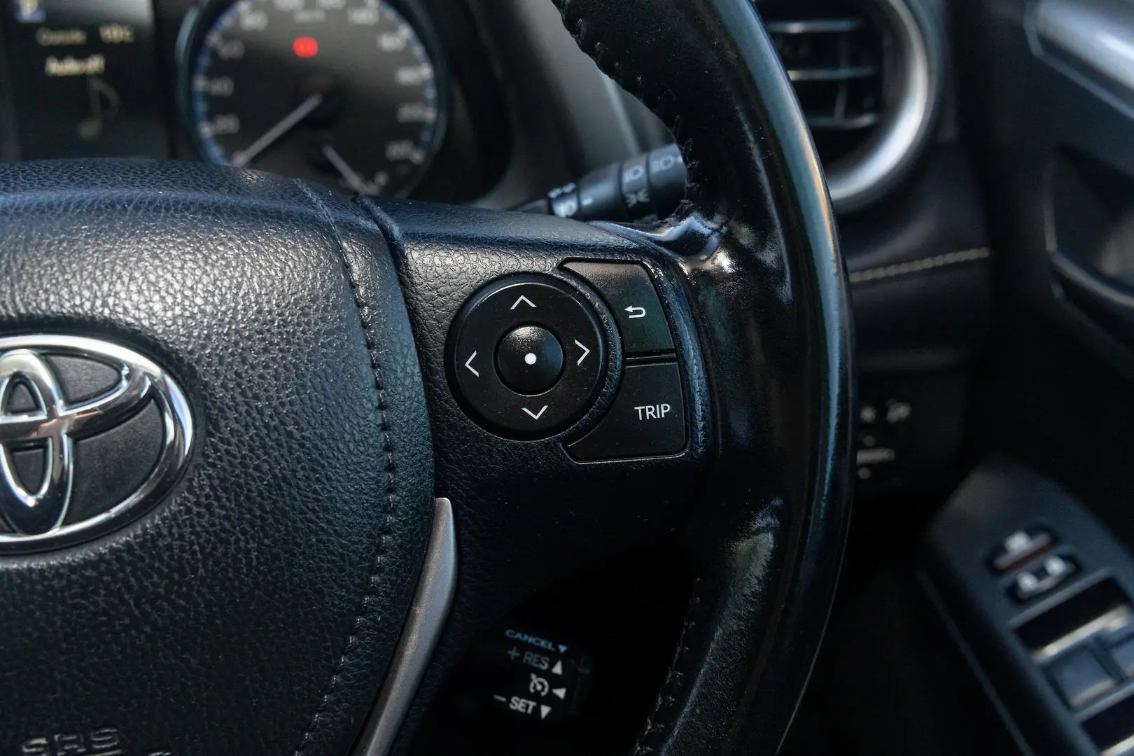 2017 Toyota RAV4 Gallery Image 12