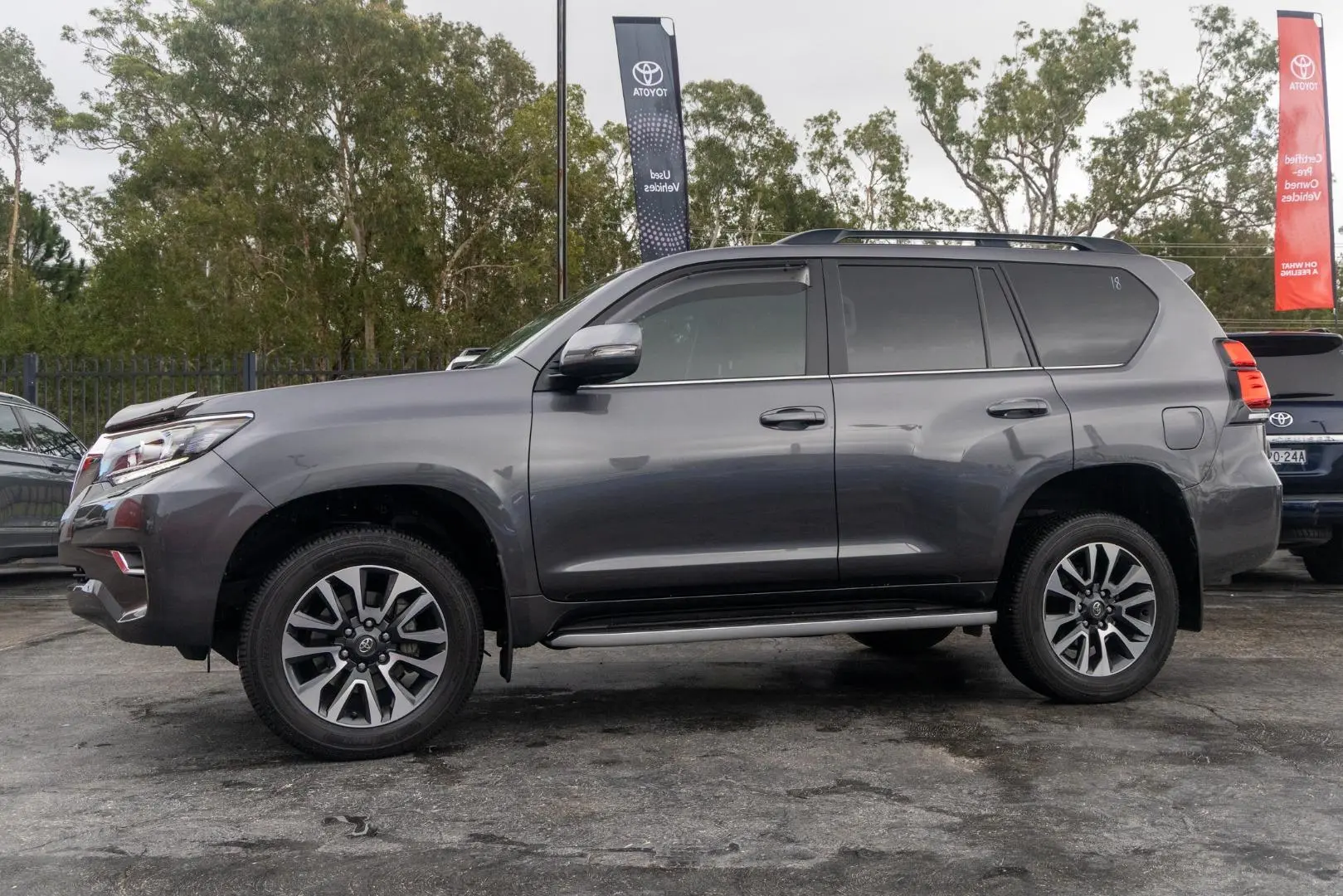 2023 Toyota Landcruiser Prado Gallery Image 3