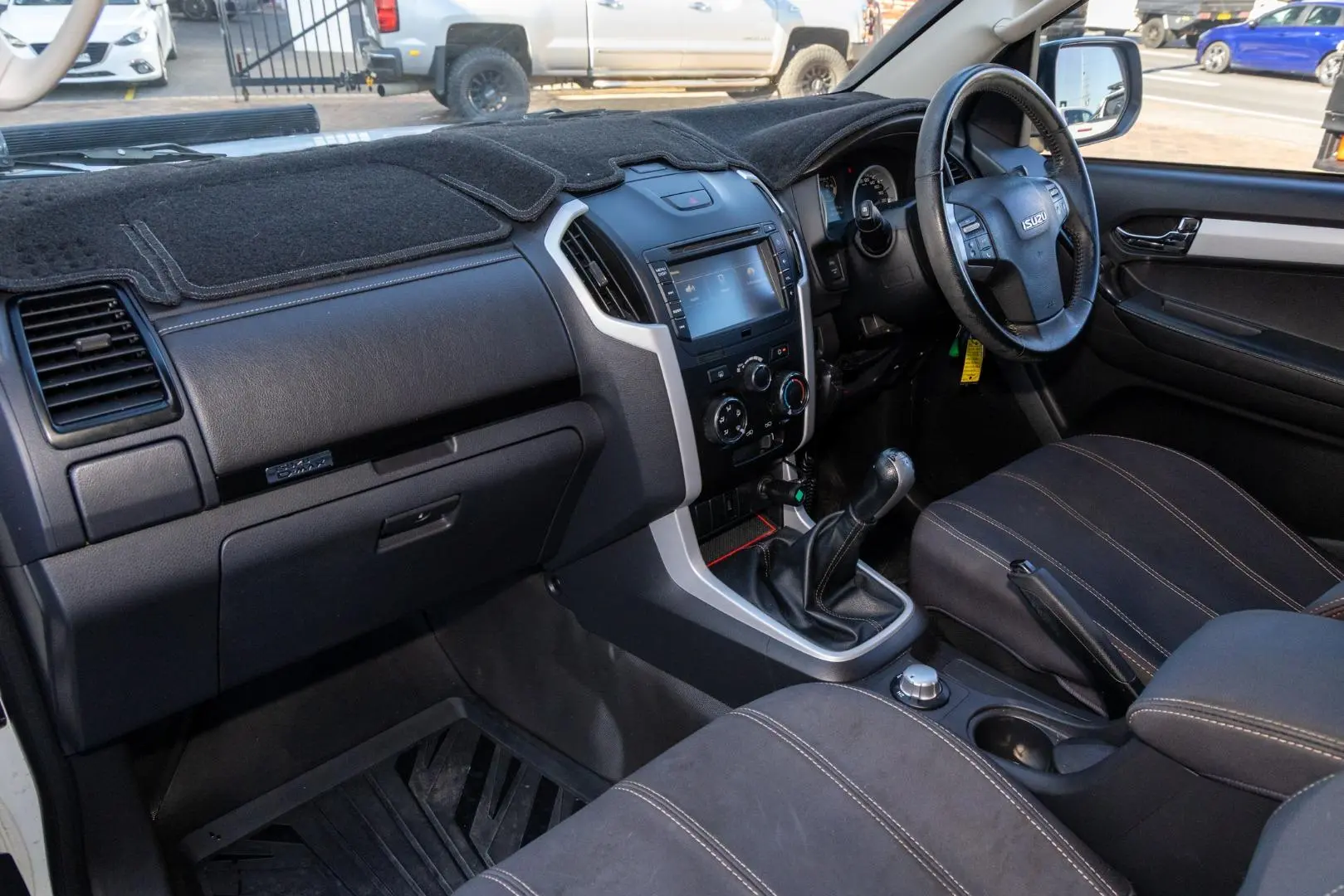 2018 Isuzu D-MAX Gallery Image 8
