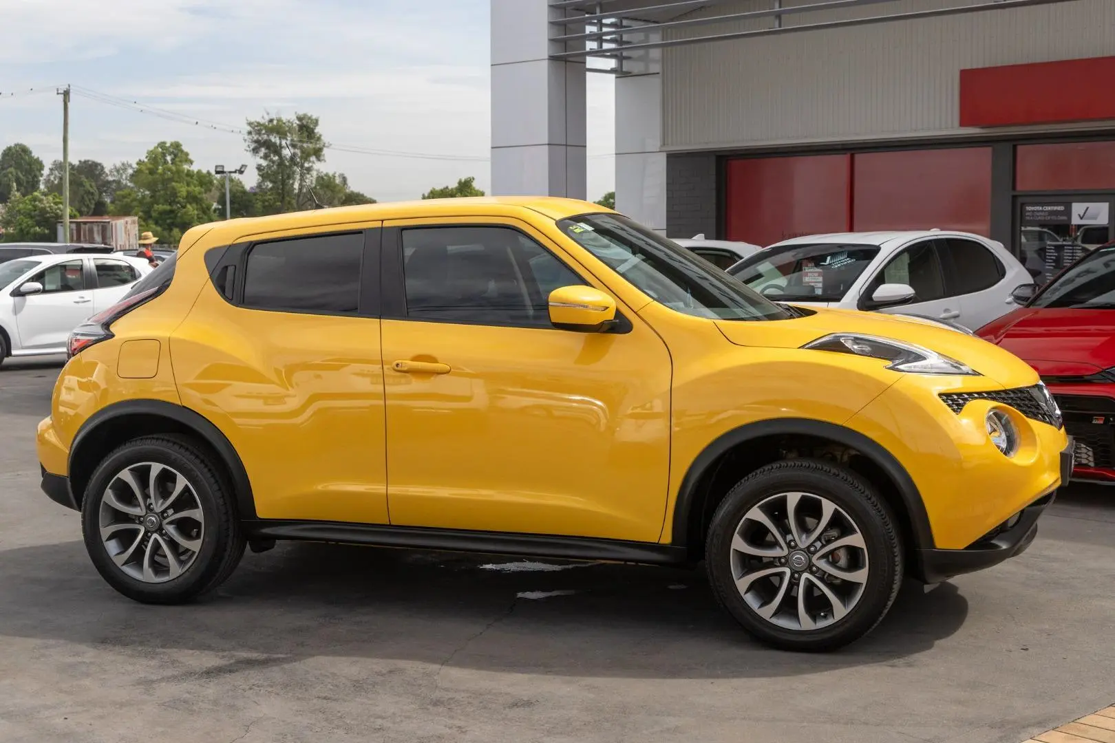 2018 Nissan JUKE Gallery Image 3