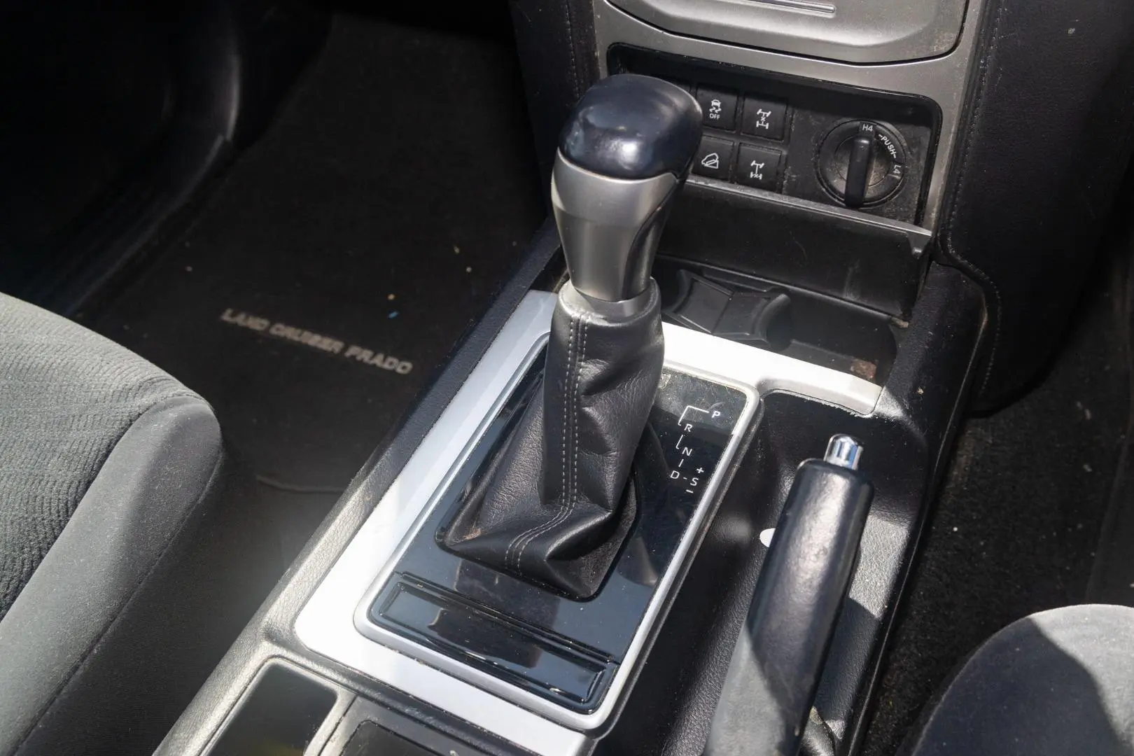 2019 Toyota Landcruiser Prado Gallery Image 16