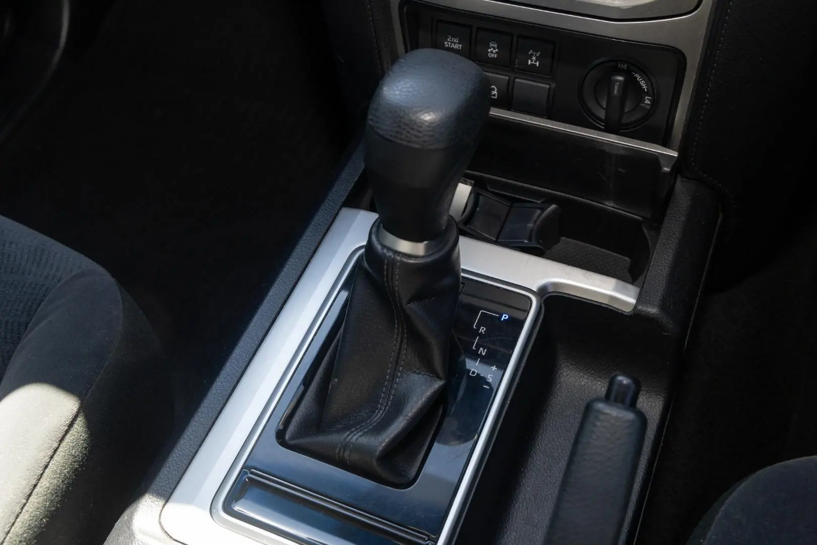 2019 Toyota Landcruiser Prado Gallery Image 17