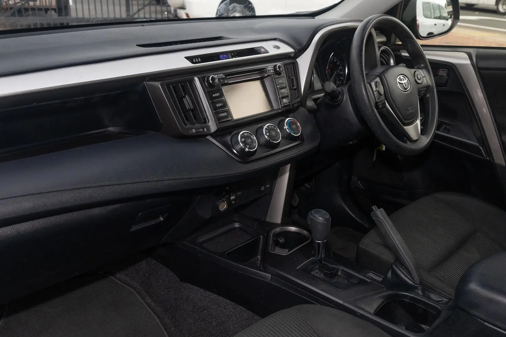 2018 Toyota RAV4 Gallery Image 8