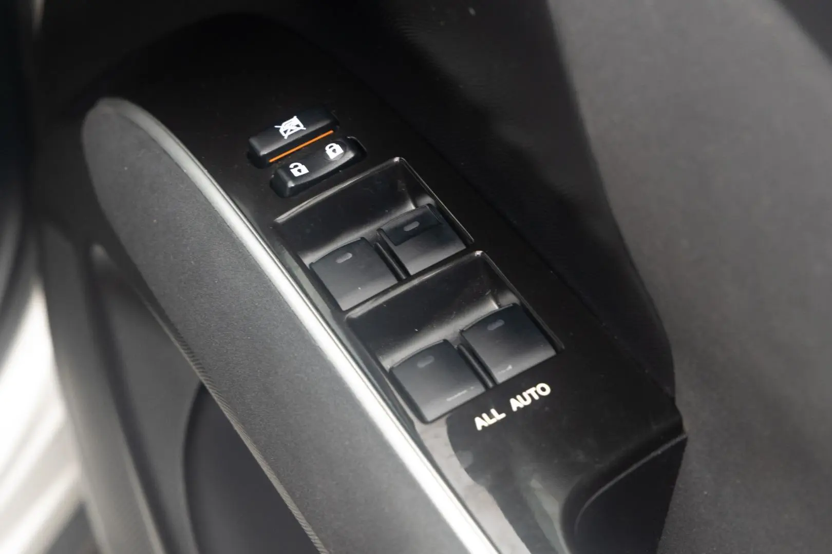 2018 Toyota Tarago Gallery Image 19