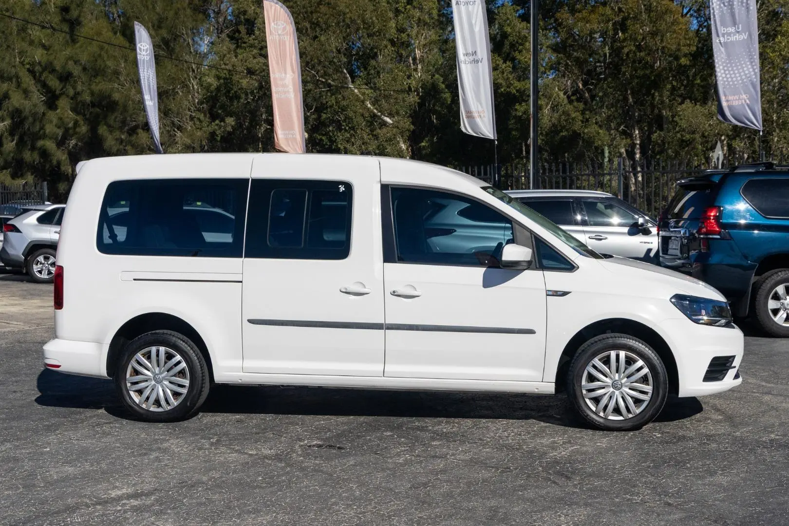 2017 Volkswagen Caddy Gallery Image 3