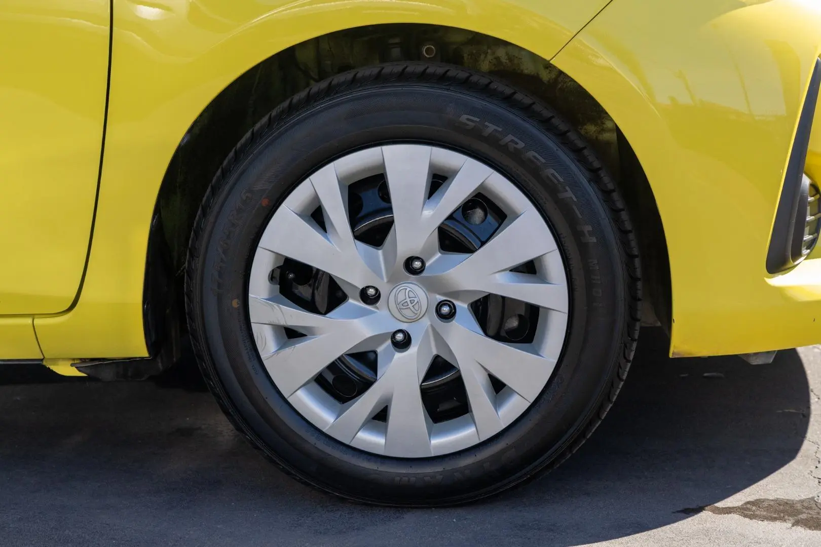 2017 Toyota Yaris Gallery Image 22