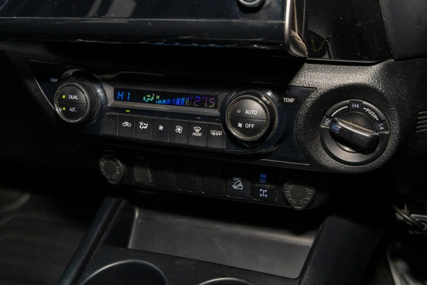 2022 Toyota Hilux Gallery Image 16
