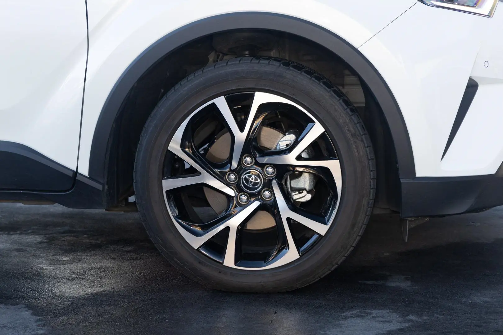 2019 Toyota C-HR Gallery Image 22