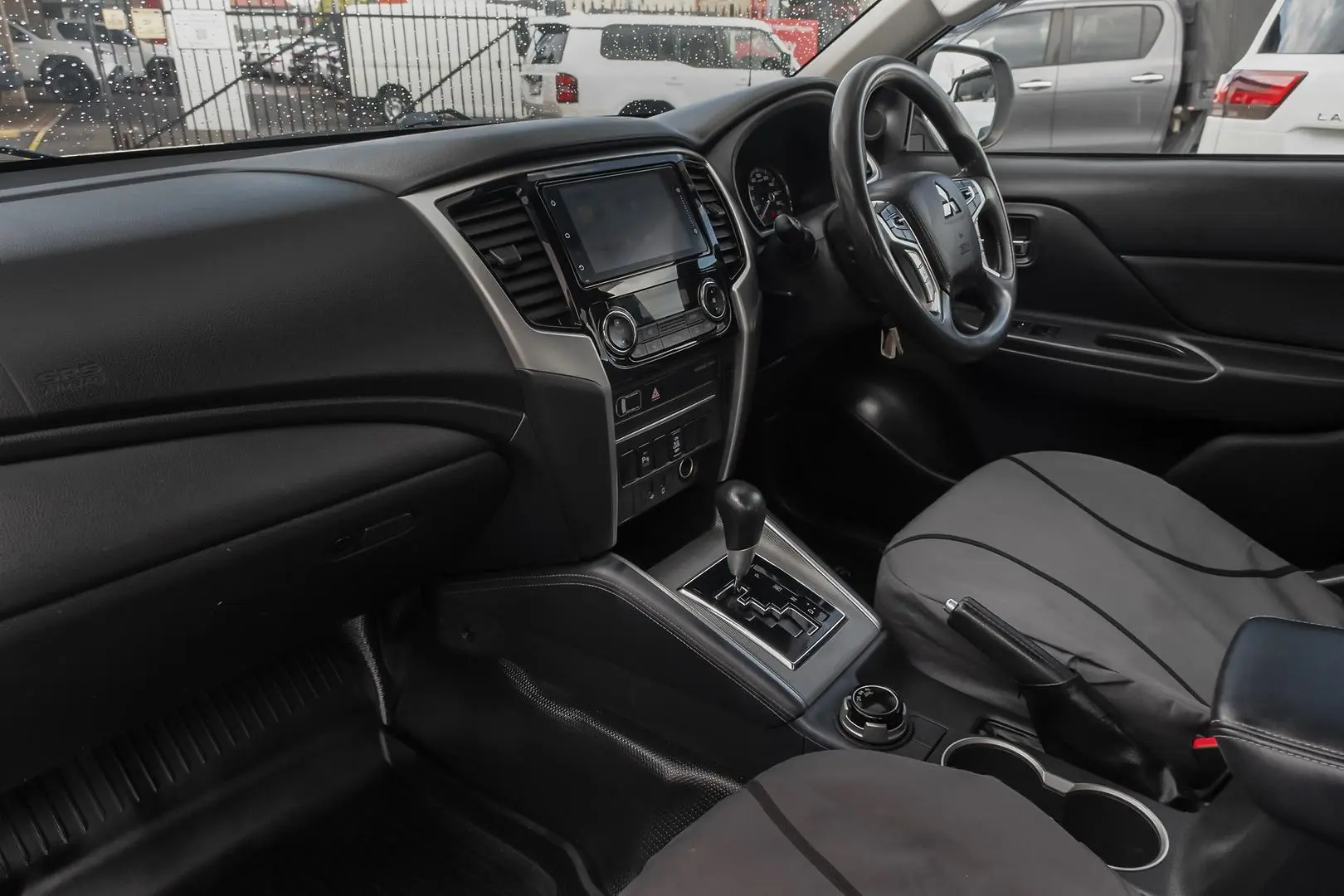 2021 Mitsubishi Triton Gallery Image 8