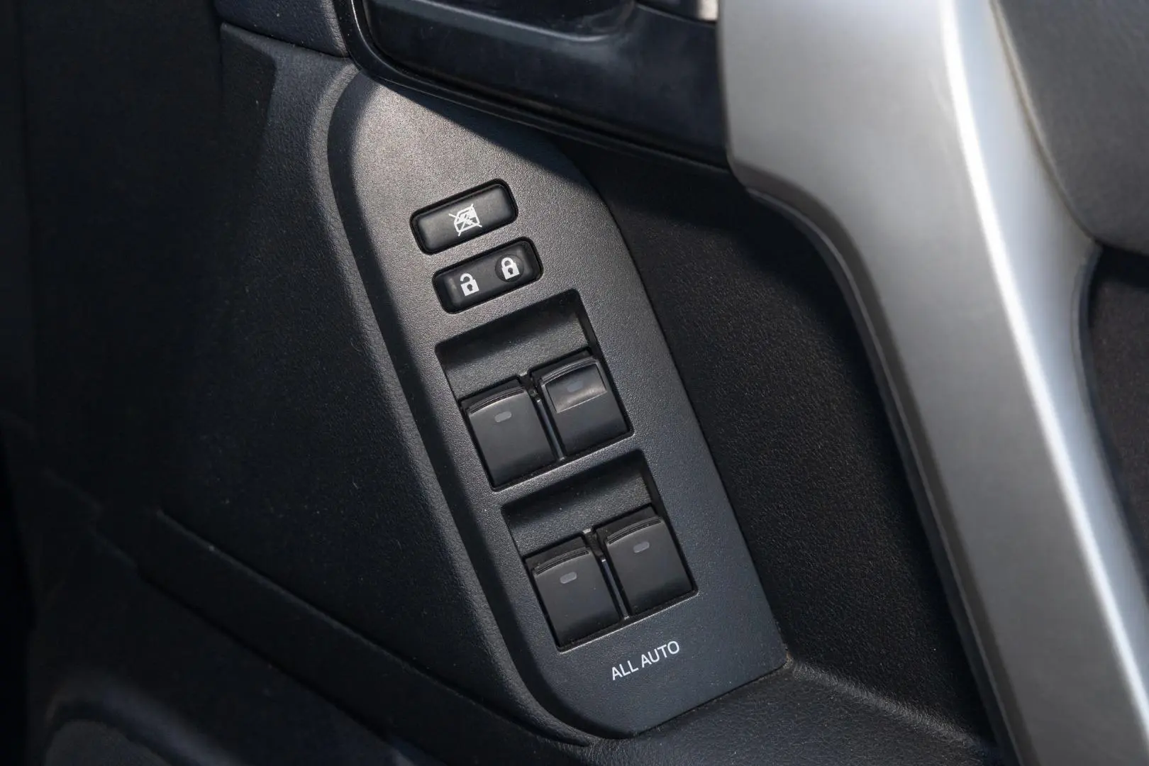 2021 Toyota Landcruiser Prado Gallery Image 18