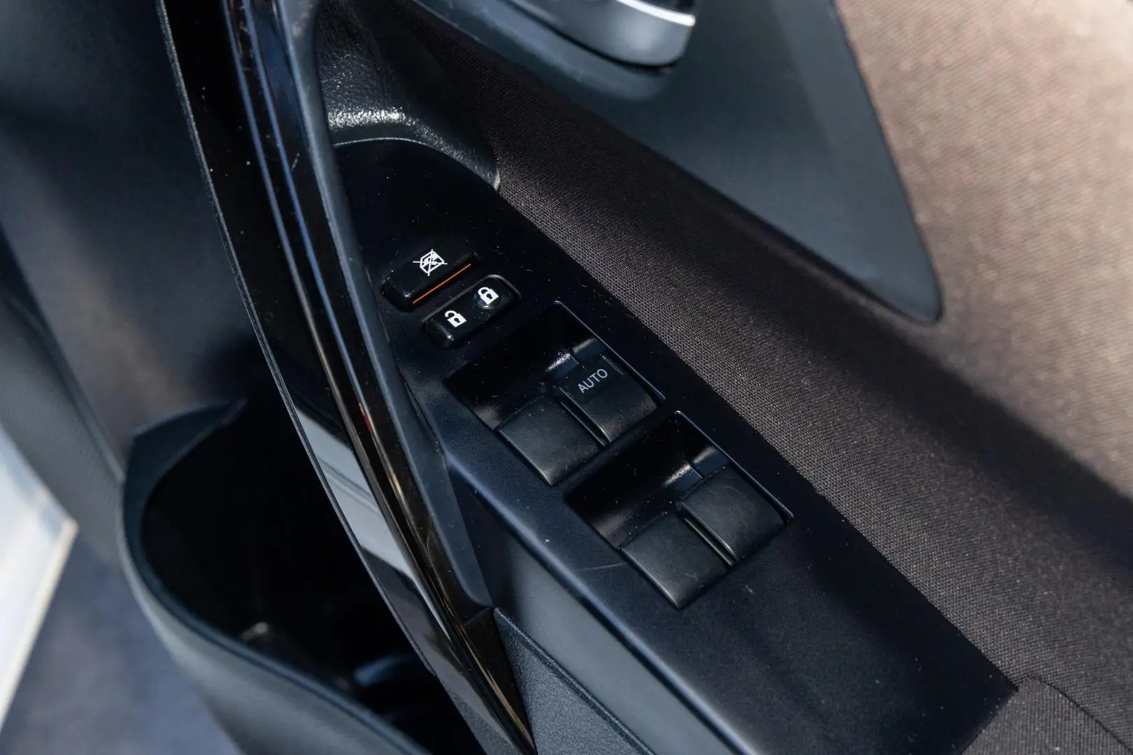 2017 Toyota Corolla Gallery Image 18