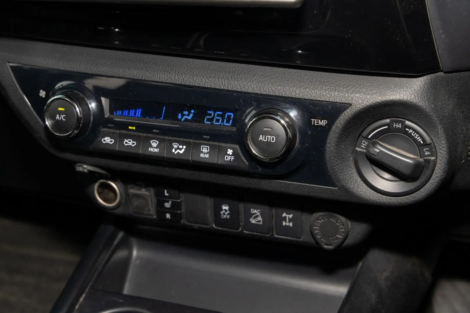 2018 Toyota Hilux Gallery Image 16