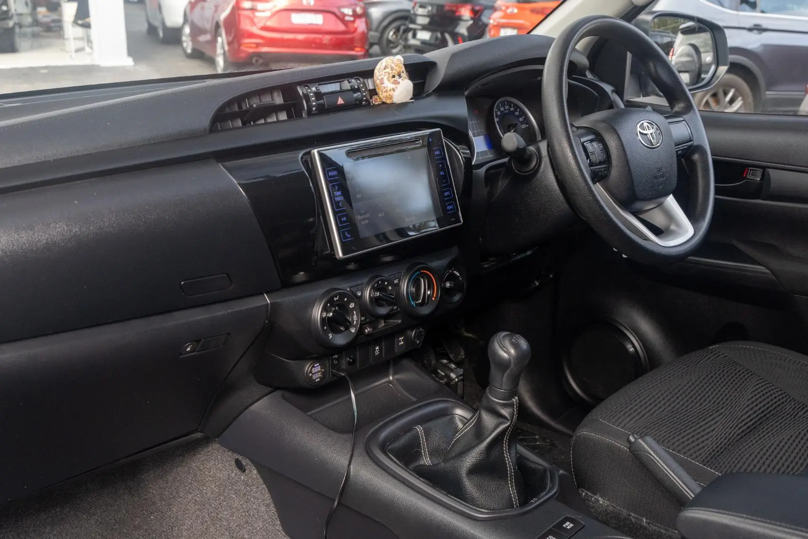 2017 Toyota Hilux Gallery Image 8