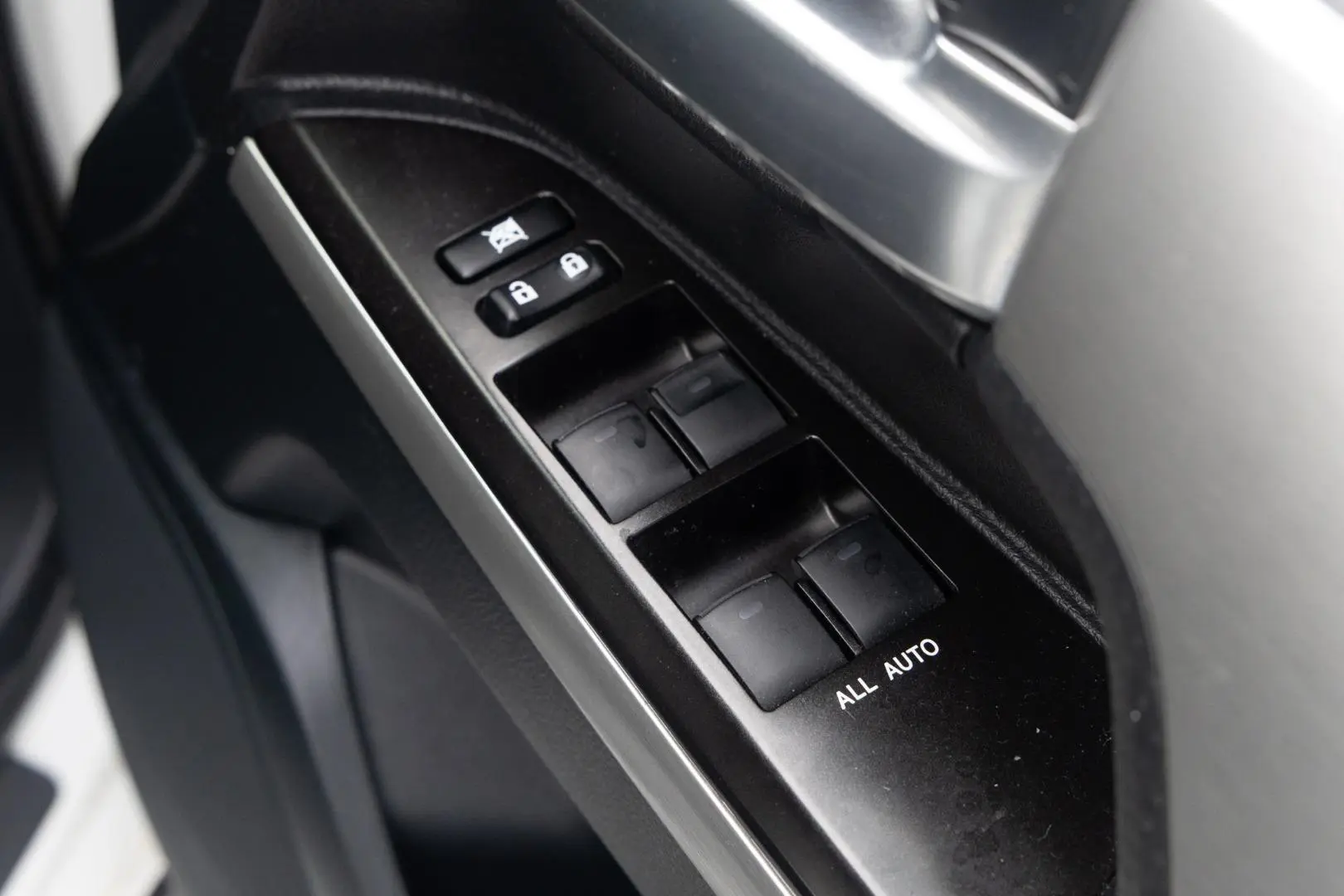 2019 Toyota Landcruiser Gallery Image 19