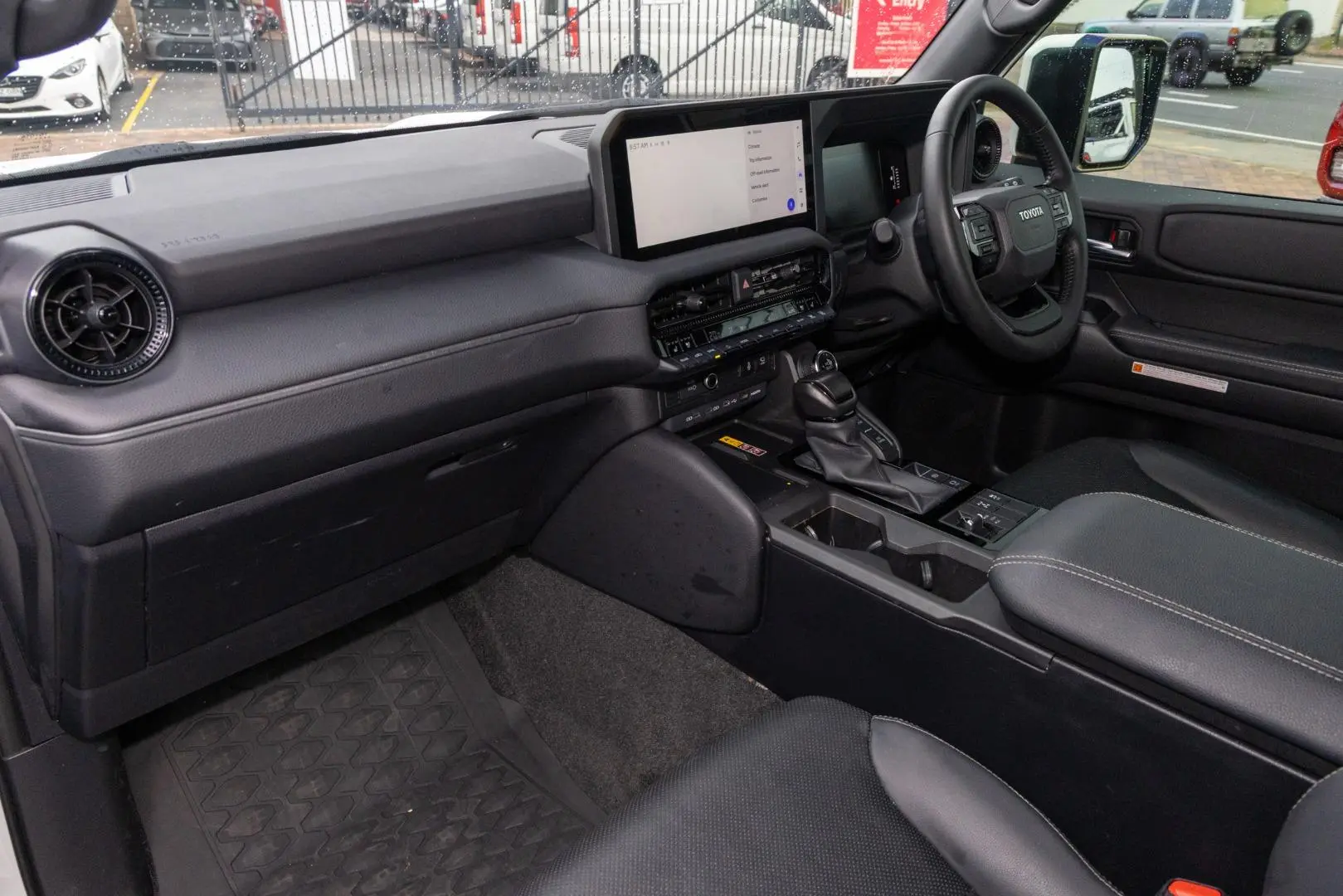 2025 Toyota Landcruiser Prado Gallery Image 8