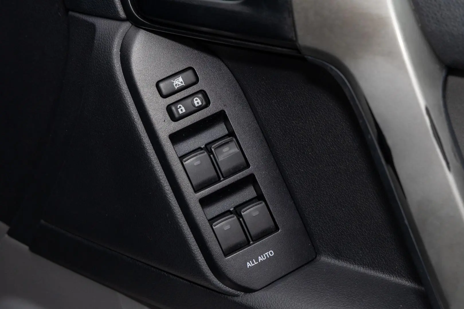 2011 Toyota Landcruiser Prado Gallery Image 18