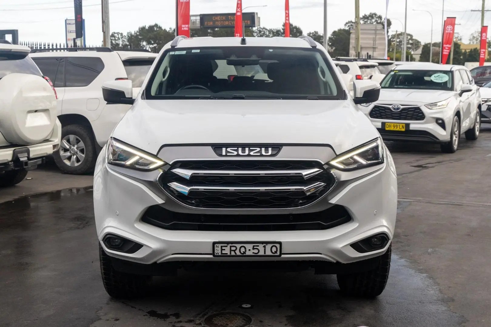 2021 Isuzu MU-X Gallery Image 4