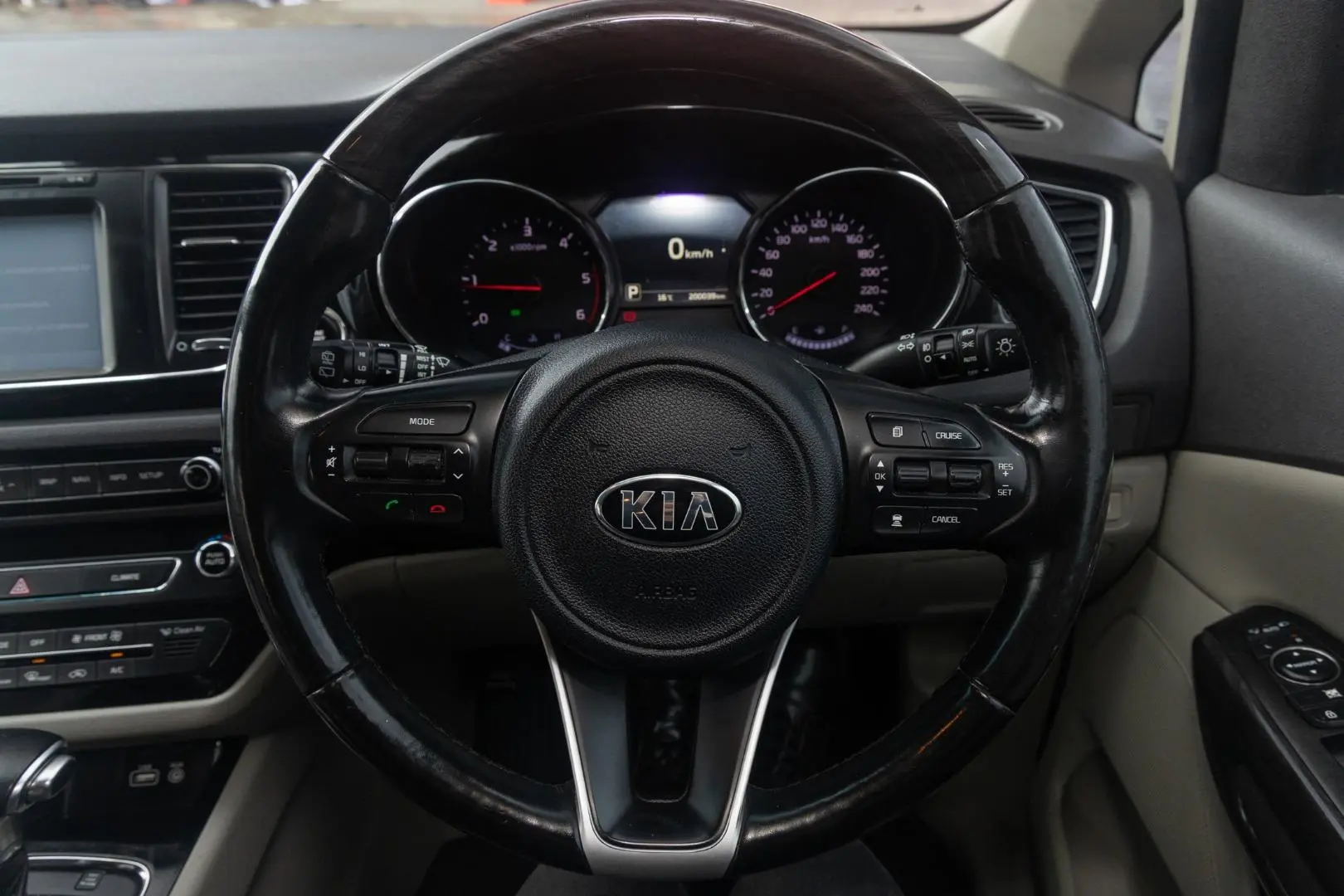 2017 Kia Carnival Gallery Image 11