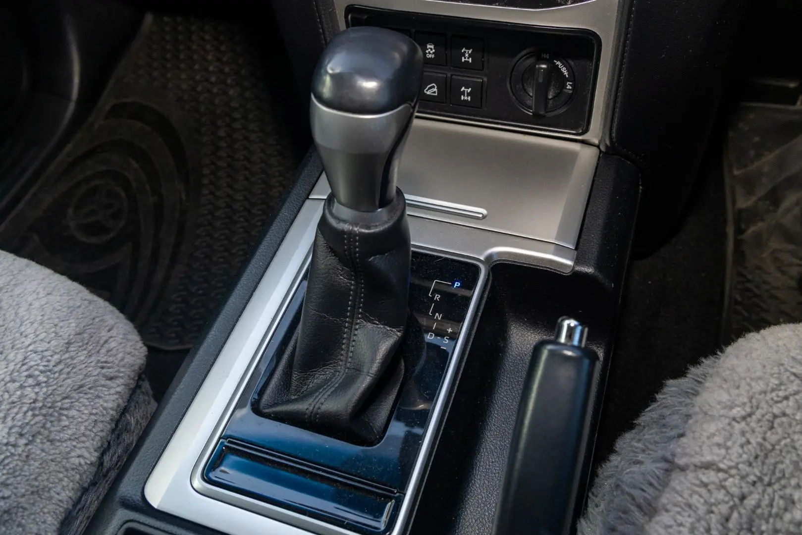 2021 Toyota Landcruiser Prado Gallery Image 17