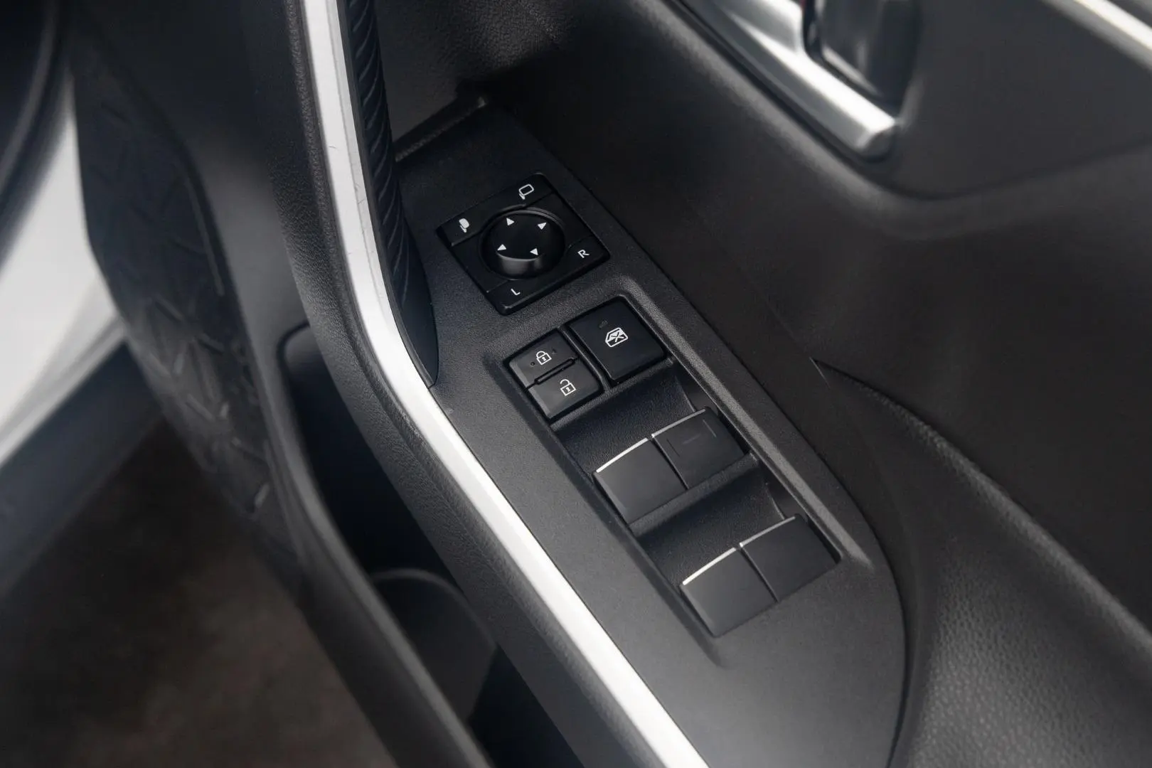 2020 Toyota RAV4 Gallery Image 18