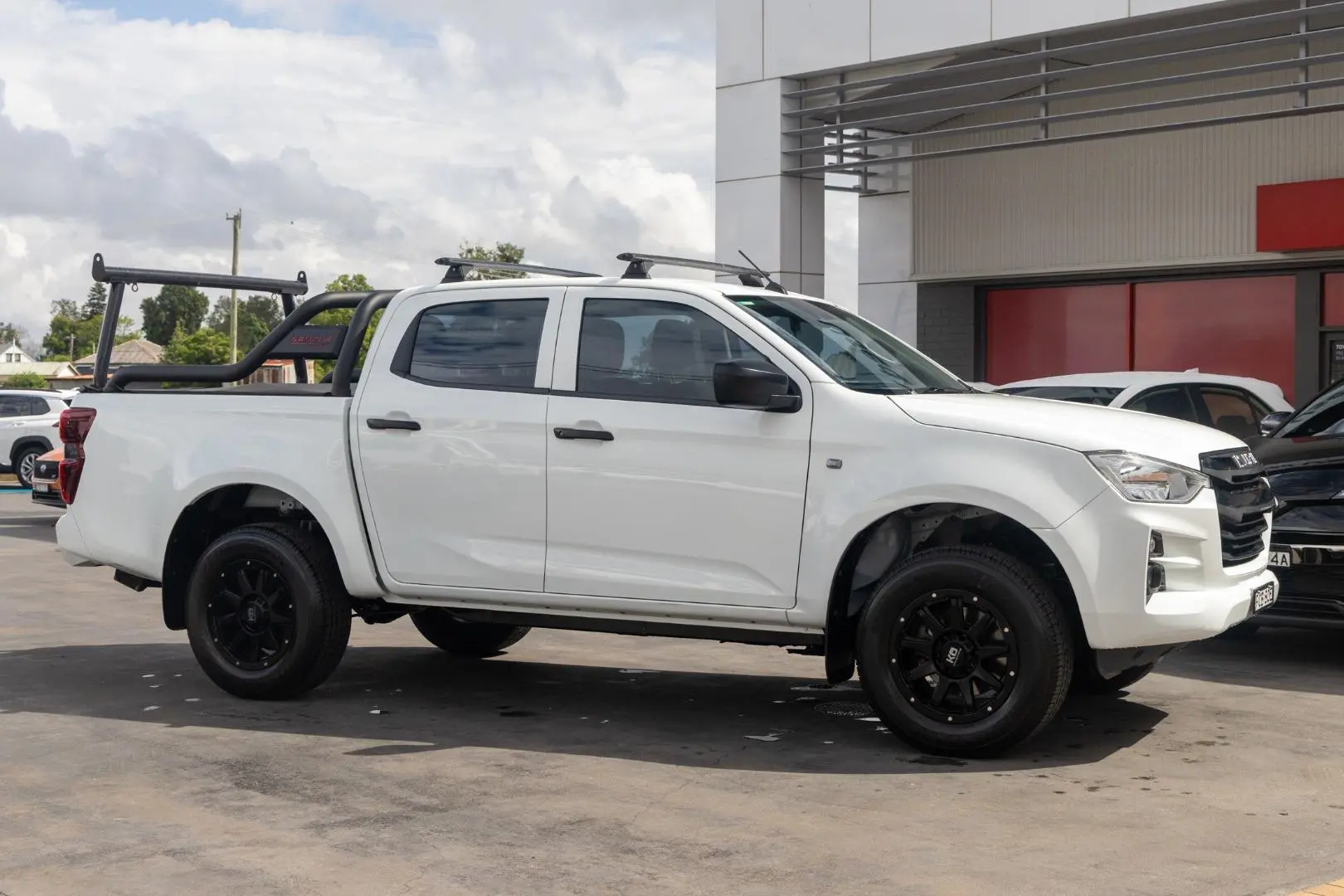 2023 Isuzu D-MAX Gallery Image 3