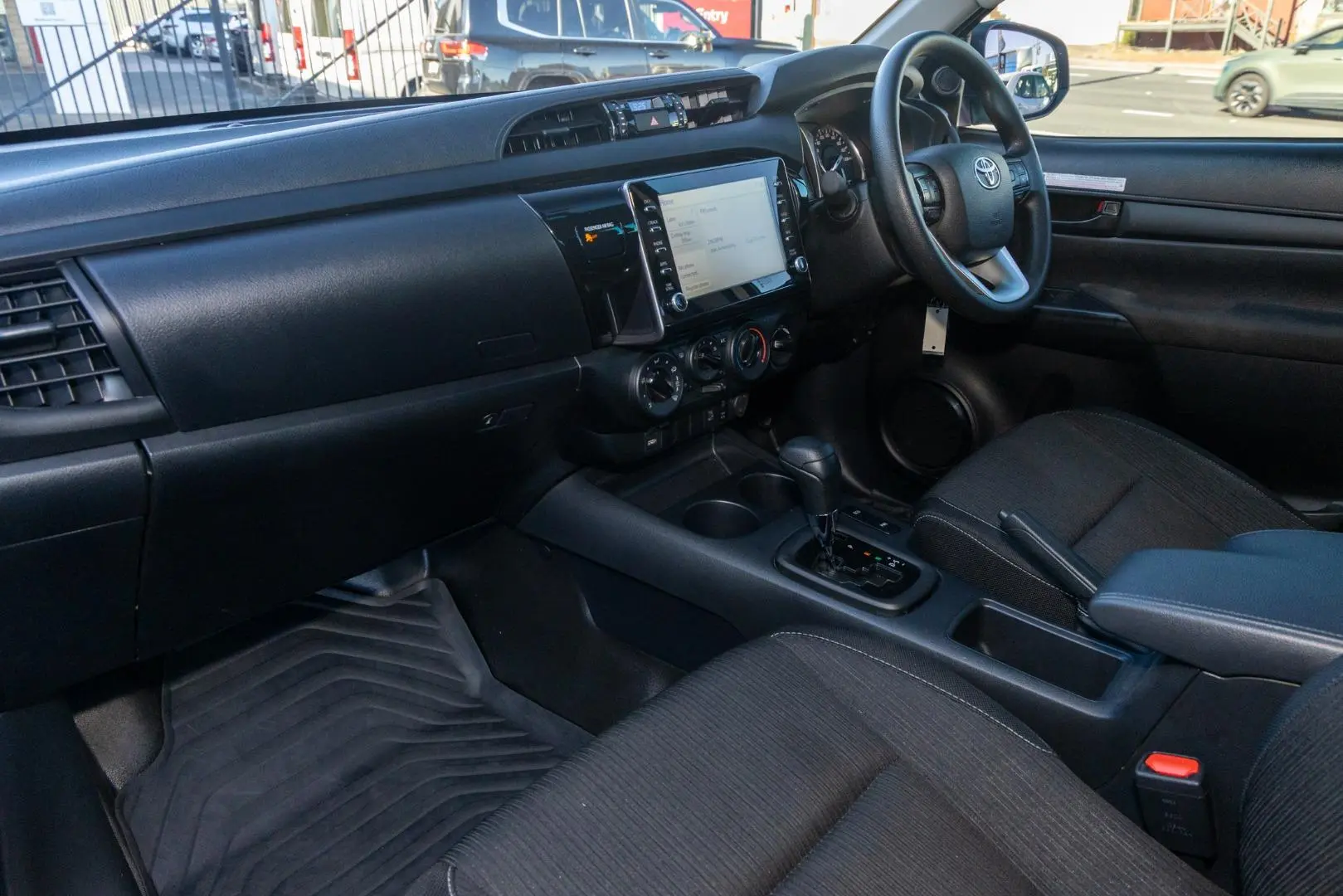 2025 Toyota Hilux Gallery Image 8