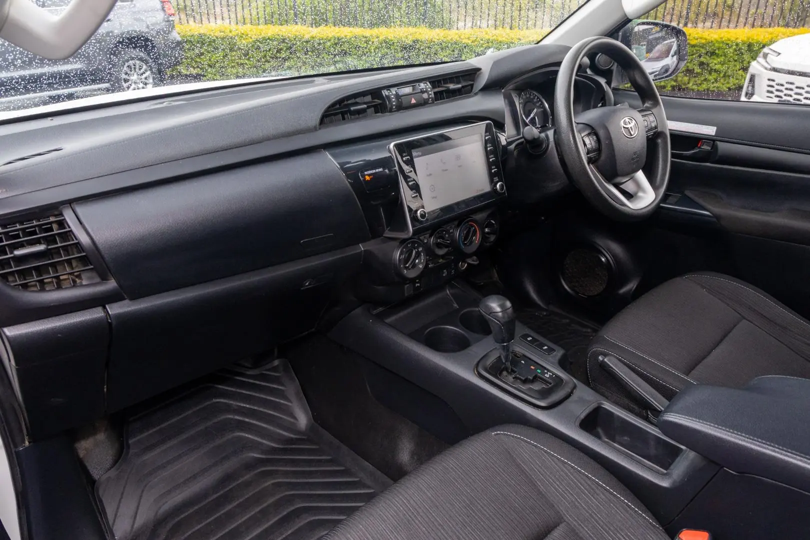 2022 Toyota Hilux Gallery Image 8