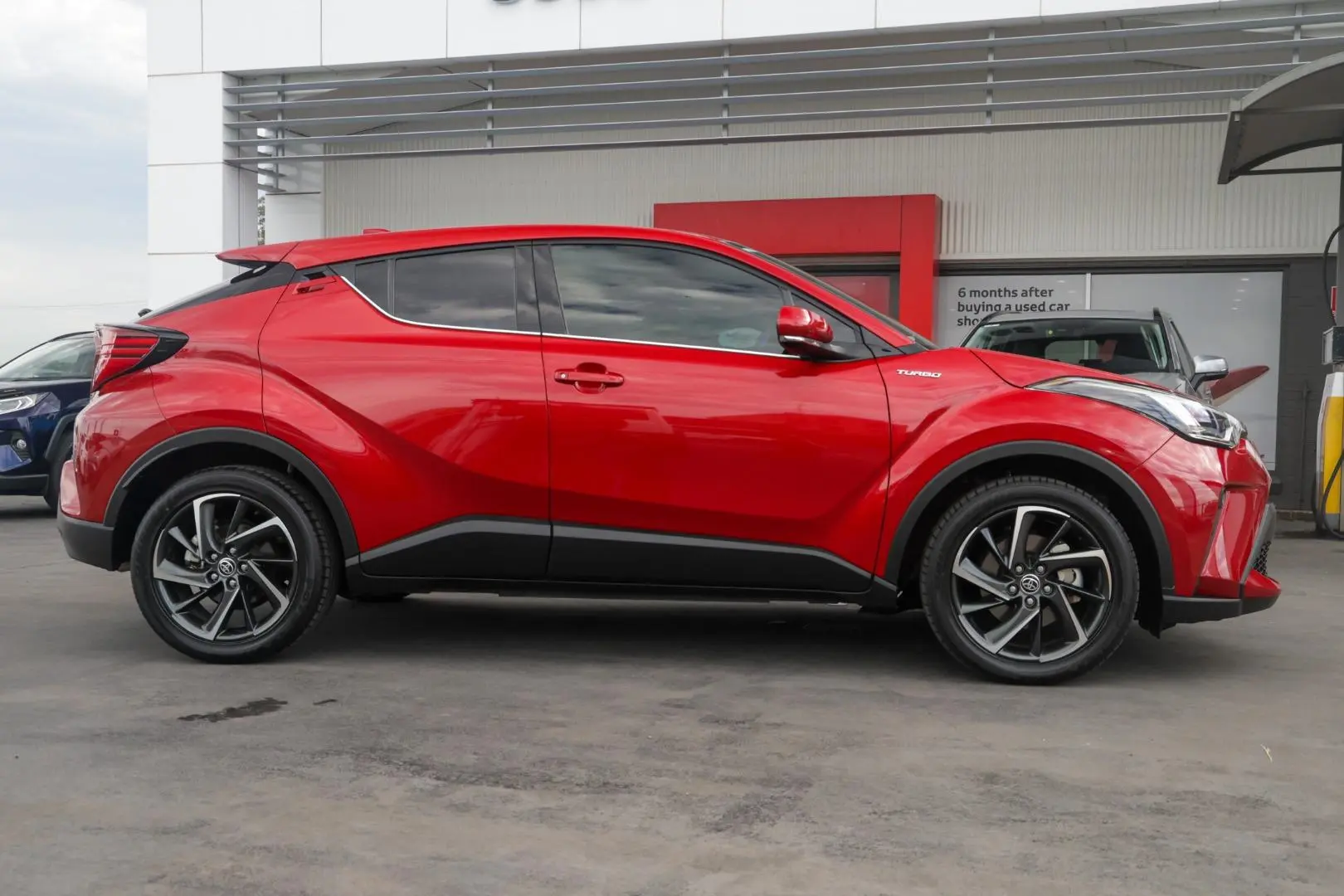 2022 Toyota C-Hr Gallery Image 3