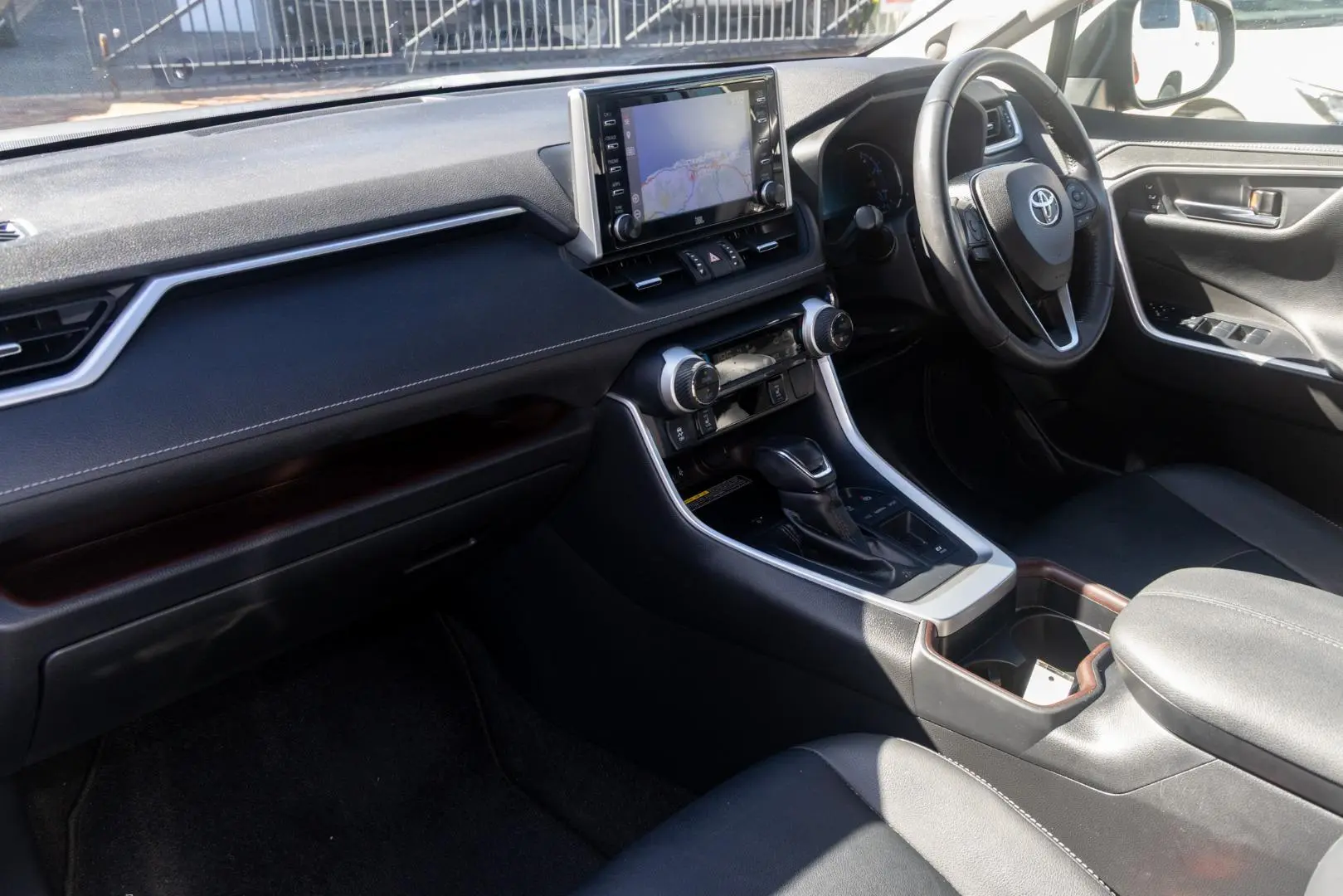 2020 Toyota RAV4 Gallery Image 8