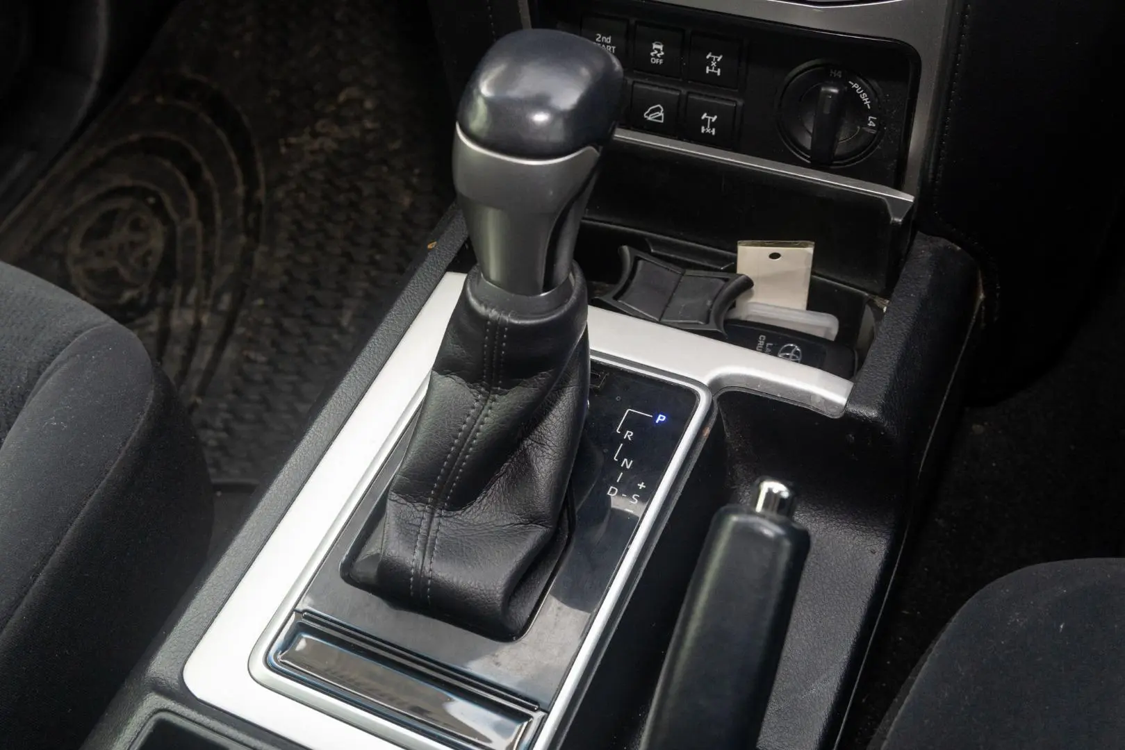2021 Toyota Landcruiser Prado Gallery Image 16