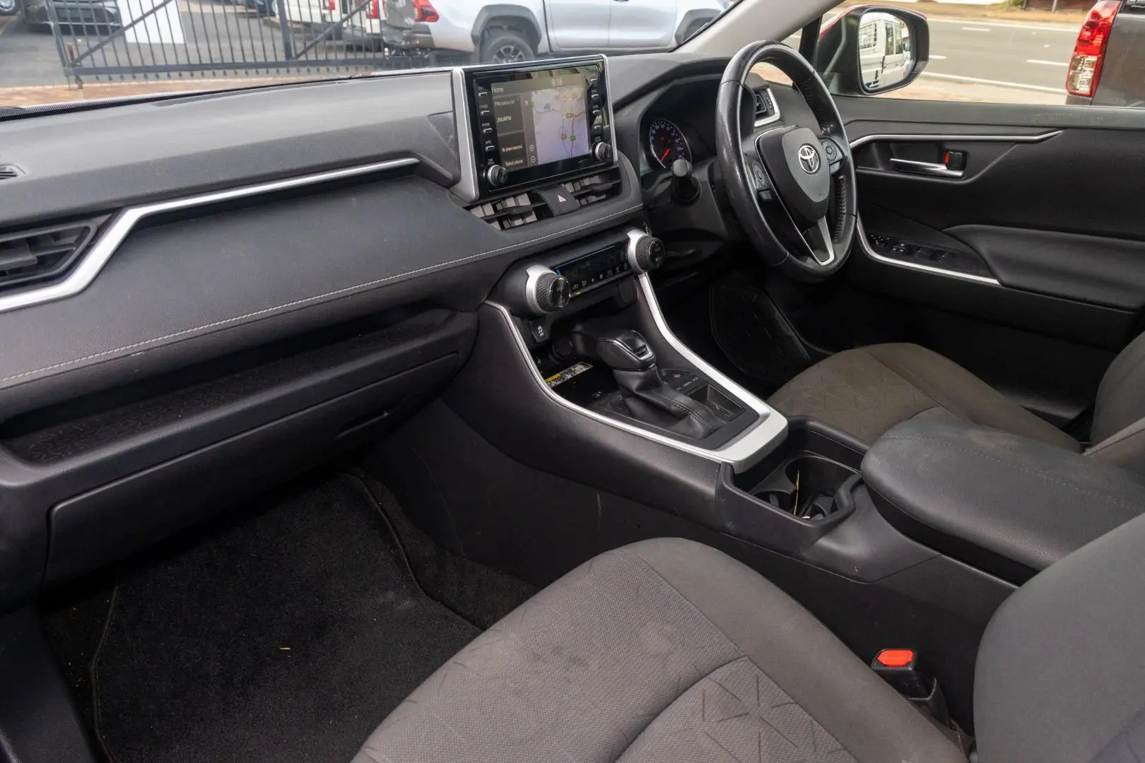 2020 Toyota RAV4 Gallery Image 8
