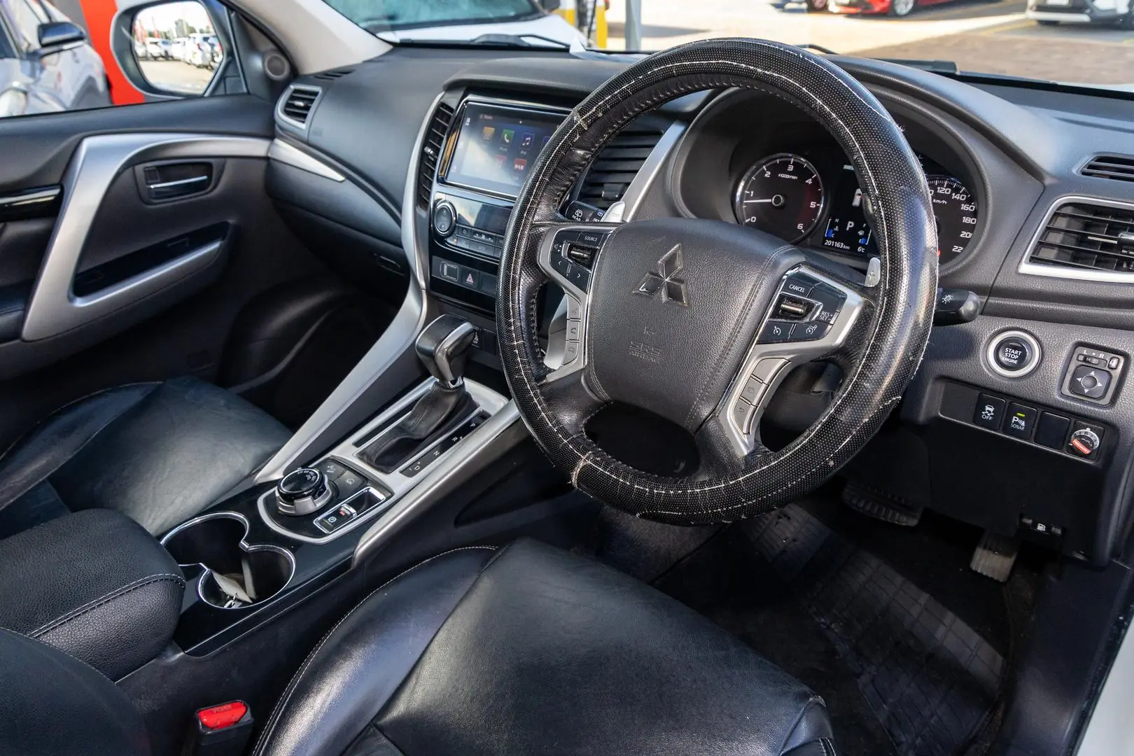 2017 Mitsubishi Pajero Sport Gallery Image 7