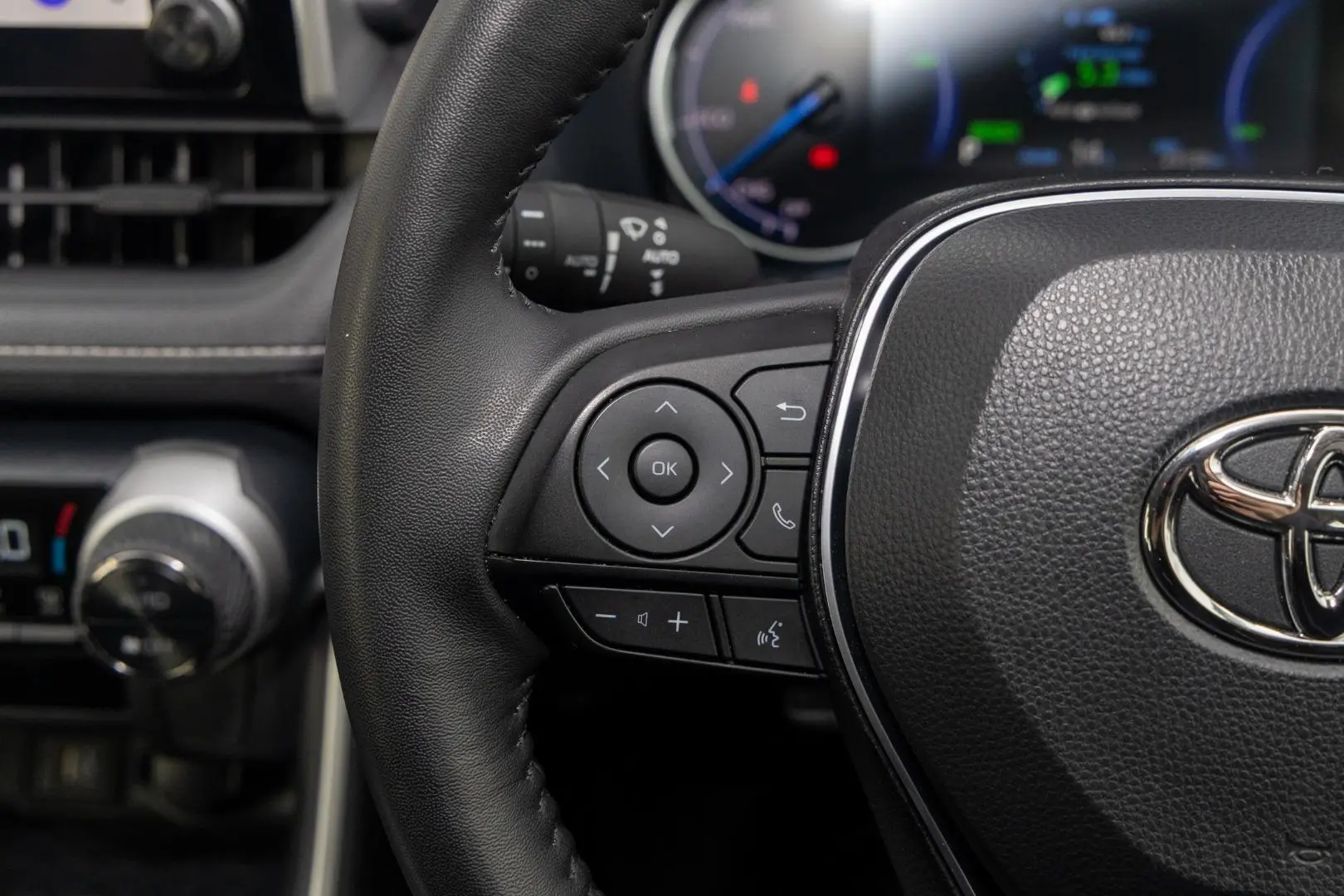 2025 Toyota RAV4 Gallery Image 11