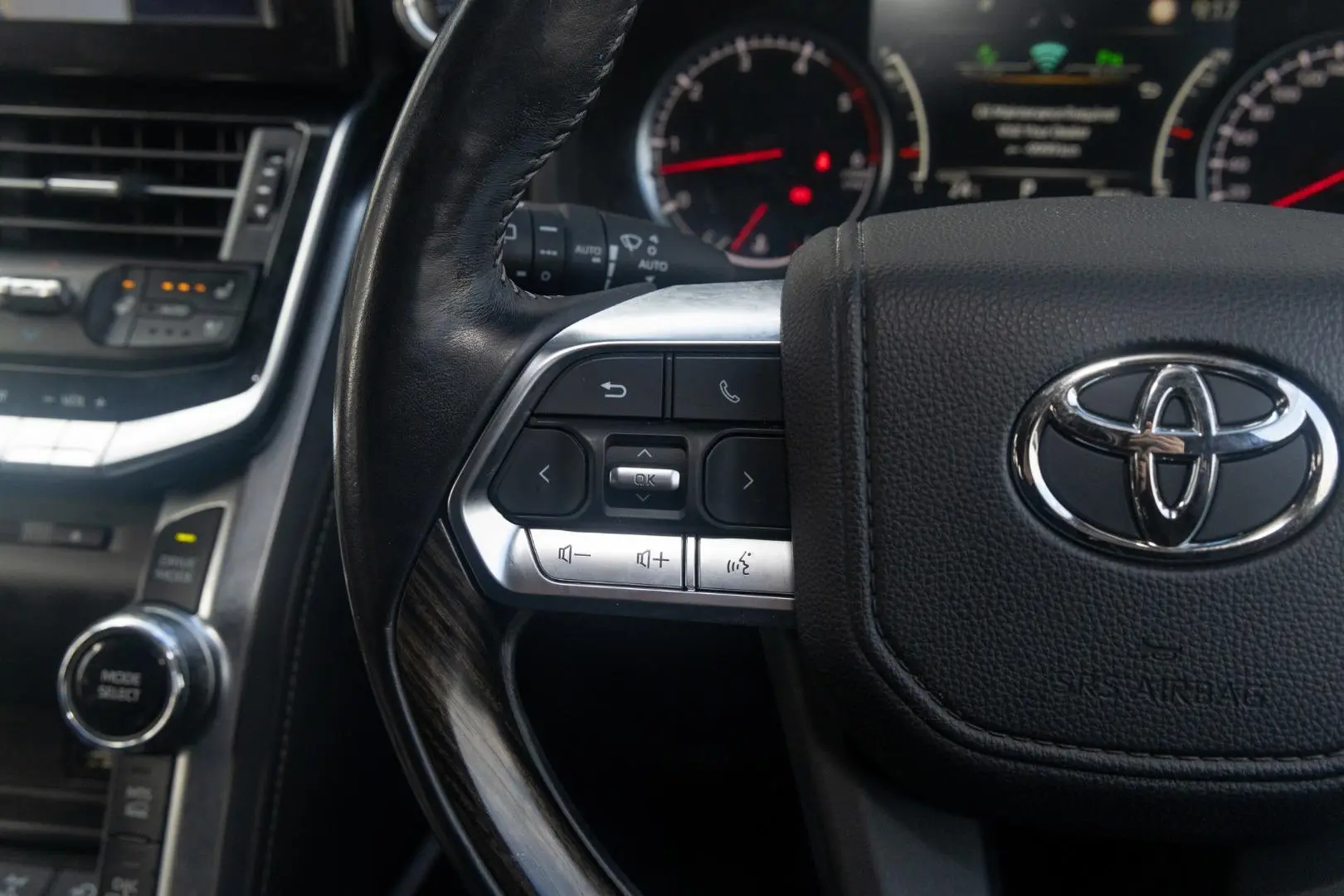 2022 Toyota Landcruiser Gallery Image 12