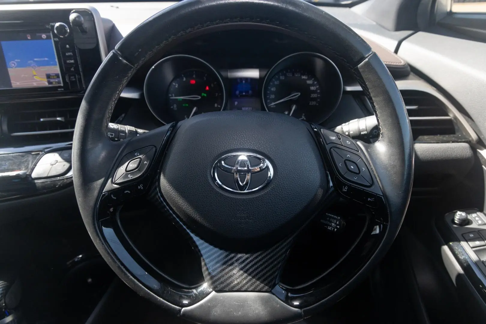 2018 Toyota C-HR Gallery Image 10