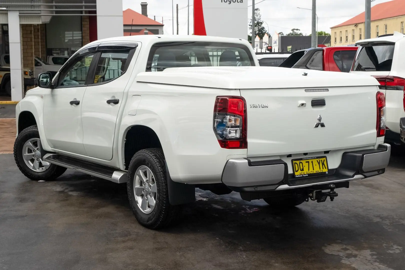 2021 Mitsubishi Triton Gallery Image 2