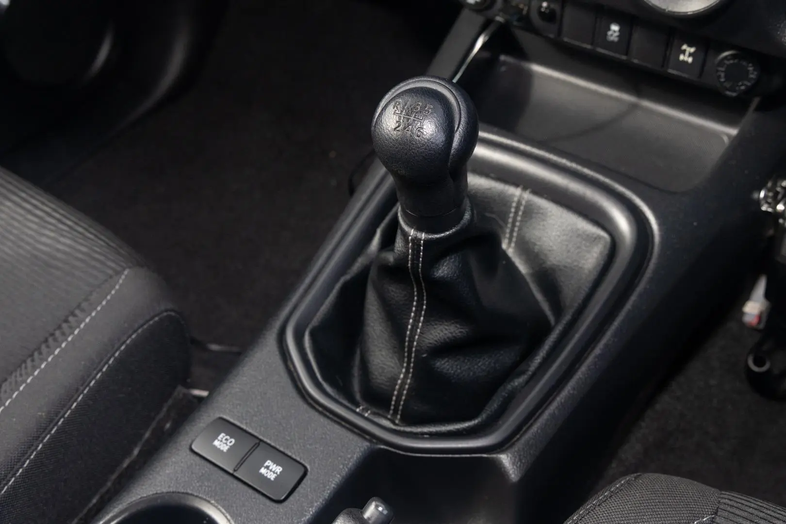 2017 Toyota Hilux Gallery Image 17