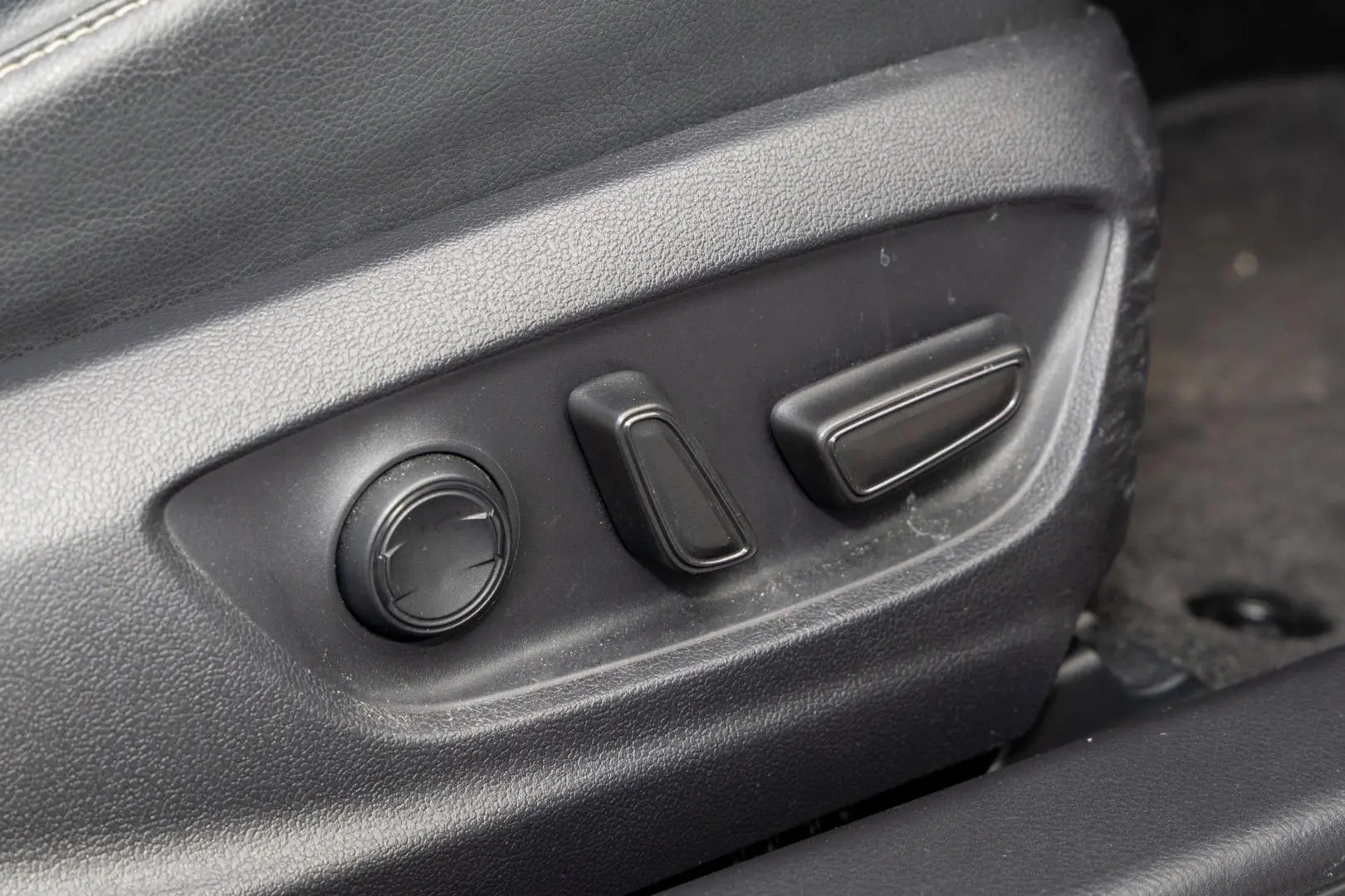 2019 Toyota Camry Gallery Image 19