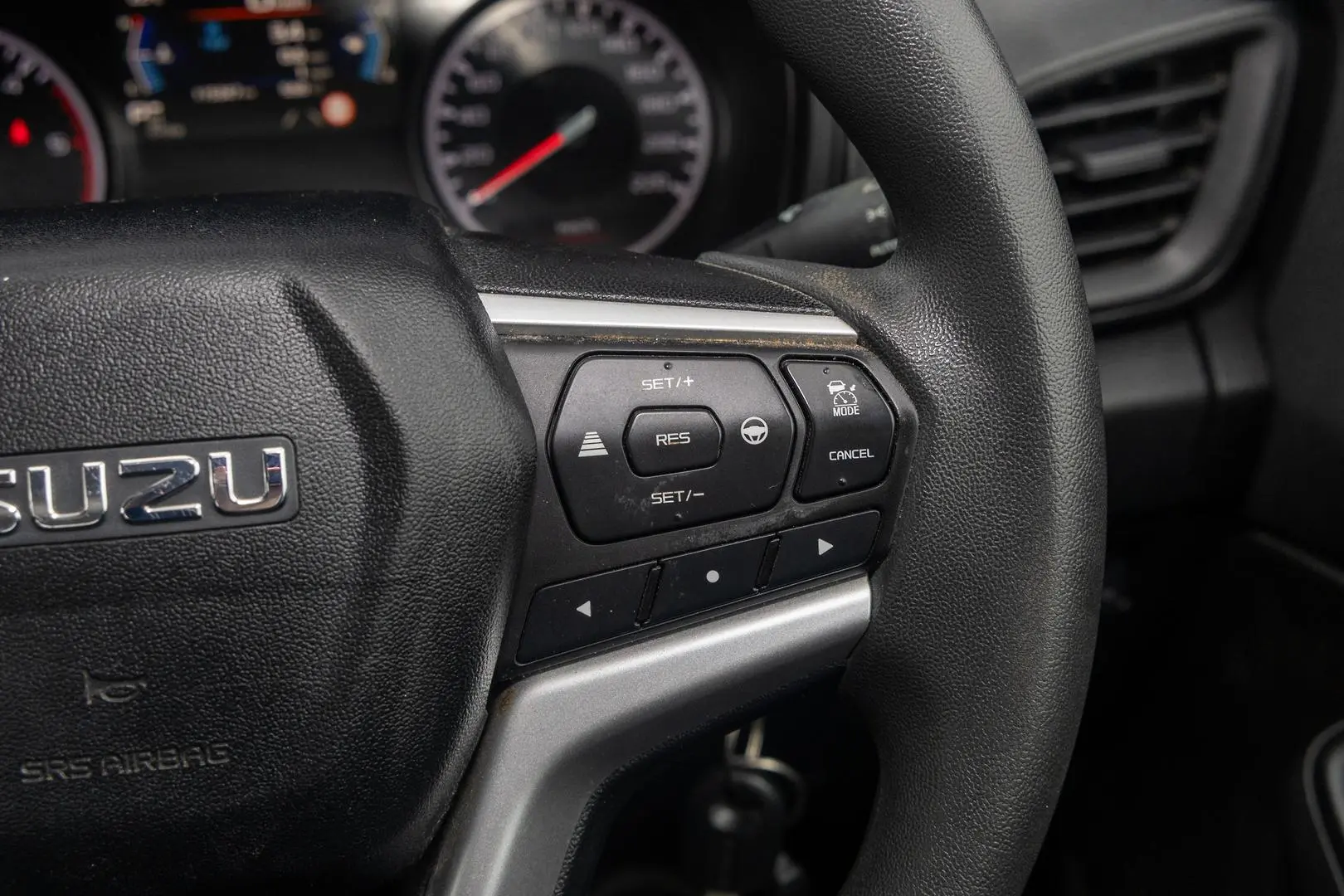 2023 Isuzu D-MAX Gallery Image 12