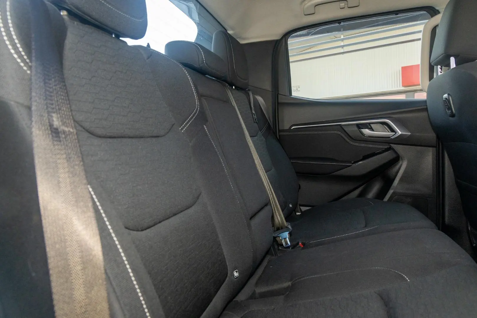 2023 Isuzu D-MAX Gallery Image 9