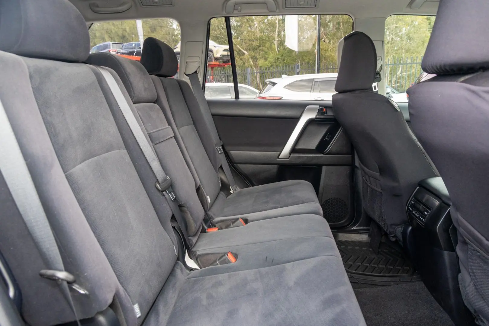2014 Toyota Landcruiser Prado Gallery Image 9