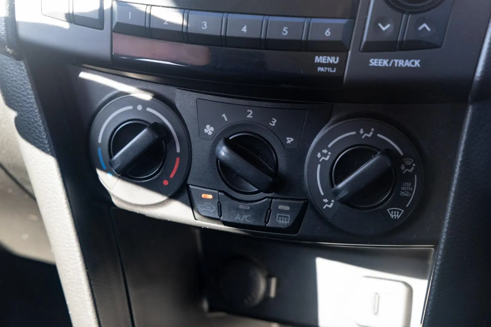 2016 Suzuki Swift Gallery Image 15