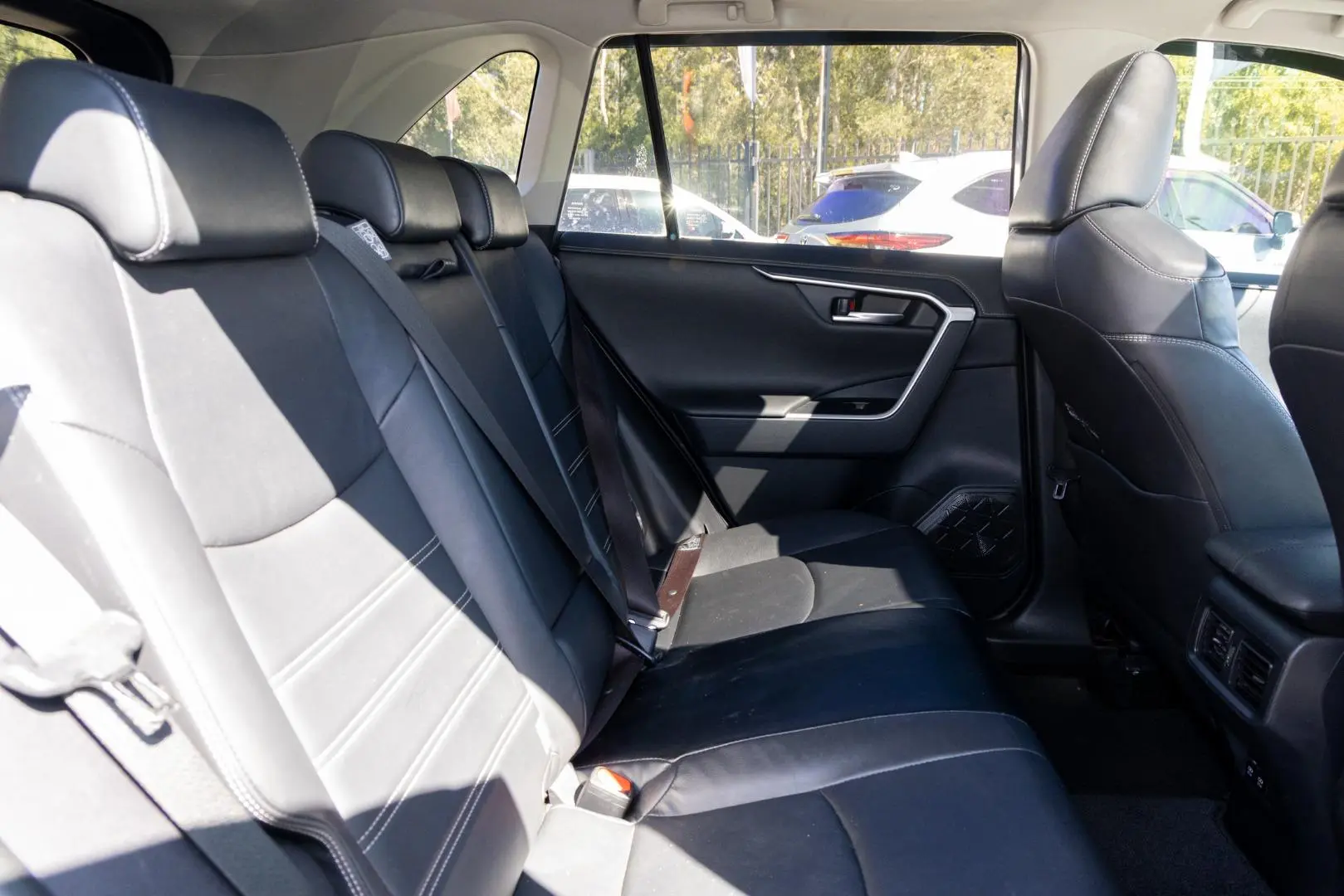 2019 Toyota RAV4 Gallery Image 9