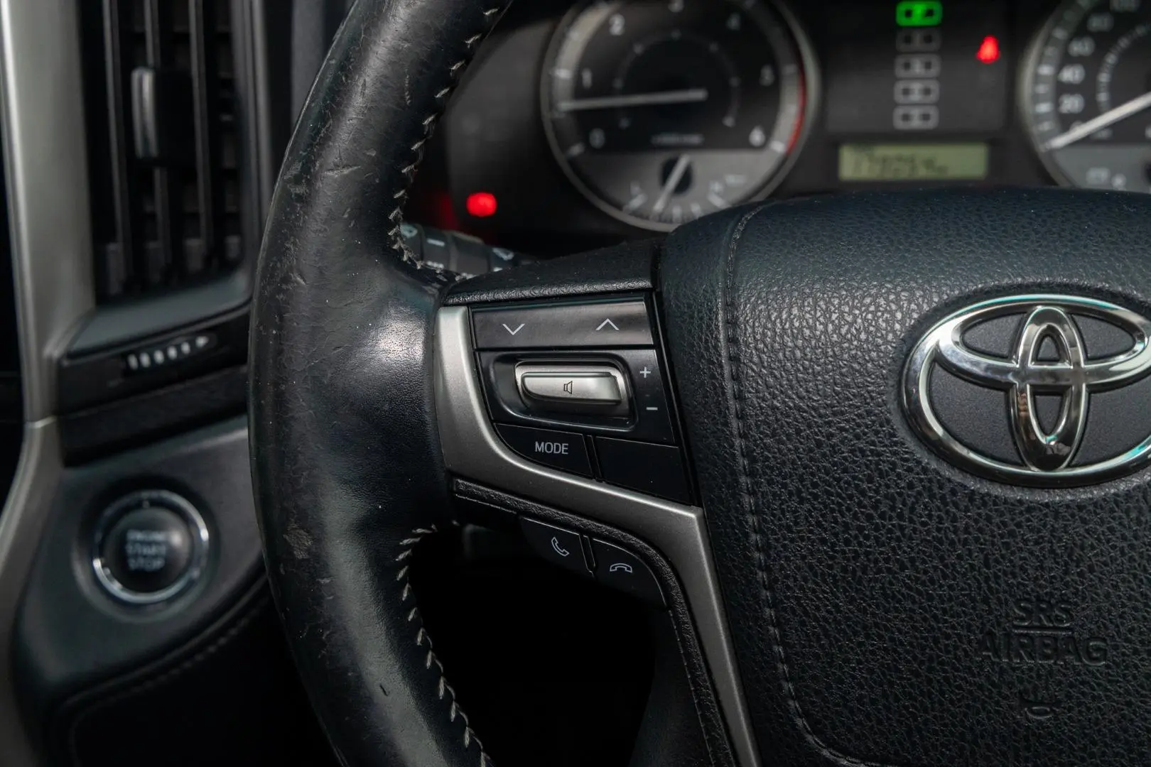 2017 Toyota Landcruiser Gallery Image 6