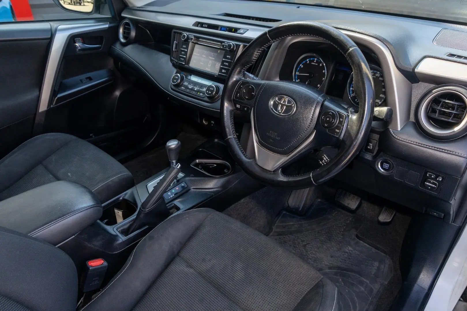 2016 Toyota RAV4 Gallery Image 7