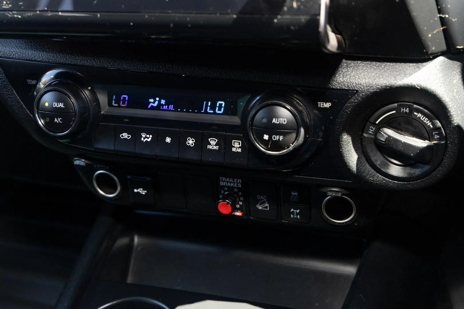 2023 Toyota Hilux Gallery Image 17