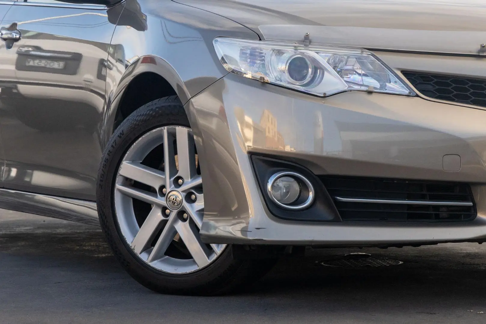 2014 Toyota Camry Gallery Image 6
